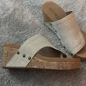 Wedge cream glitter subtle gold sandals shoes cream gold size 8 NEW